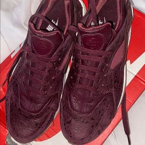 Burgundy floral nike huarache